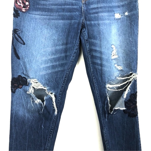 Abercrombie & Fitch Annie Girlfriend Distress Jean Embroidered Floral Detail - Picture 2 of 8